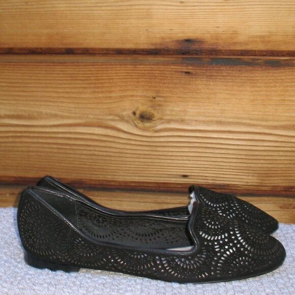 Black Laser Cut Flats - Picture 2 of 9